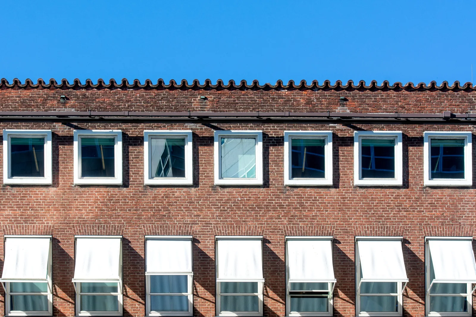 Deep brick window reveals